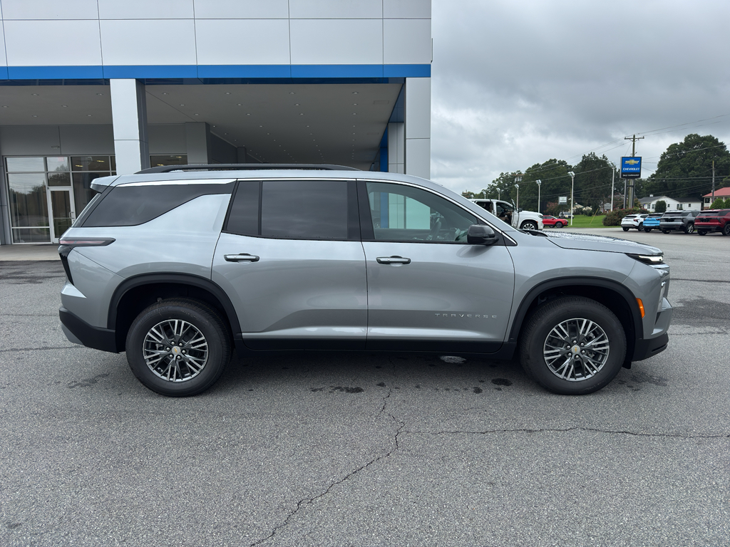 2026 Chevrolet Traverse photo 3