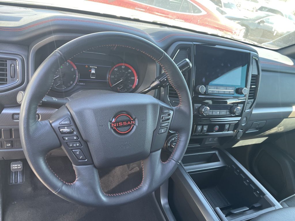 2024 Nissan Titan PRO-4X photo 3