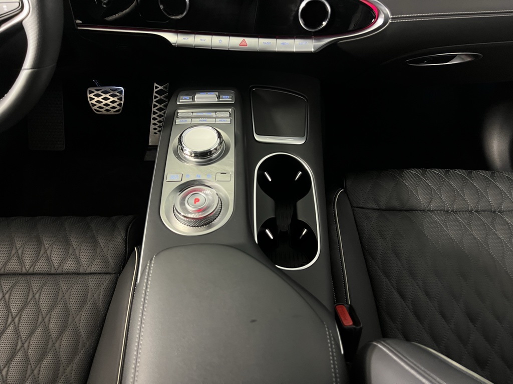 2024 Genesis GV70 3.5T Sport Advanced photo 11