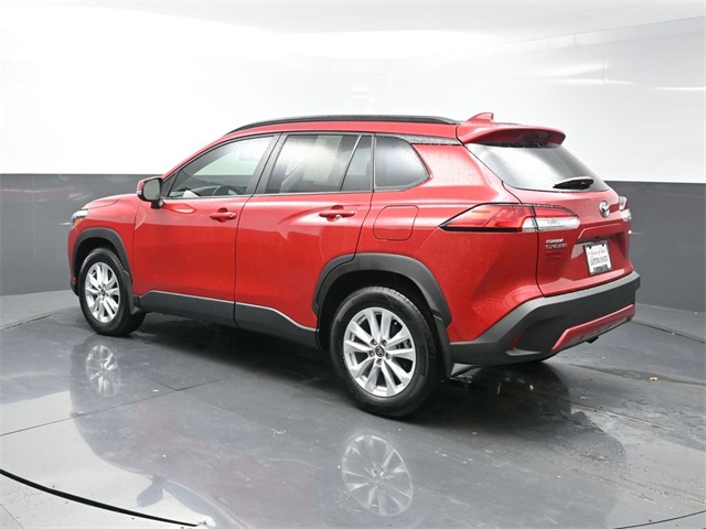 2024 Toyota Corolla Cross LE photo 4