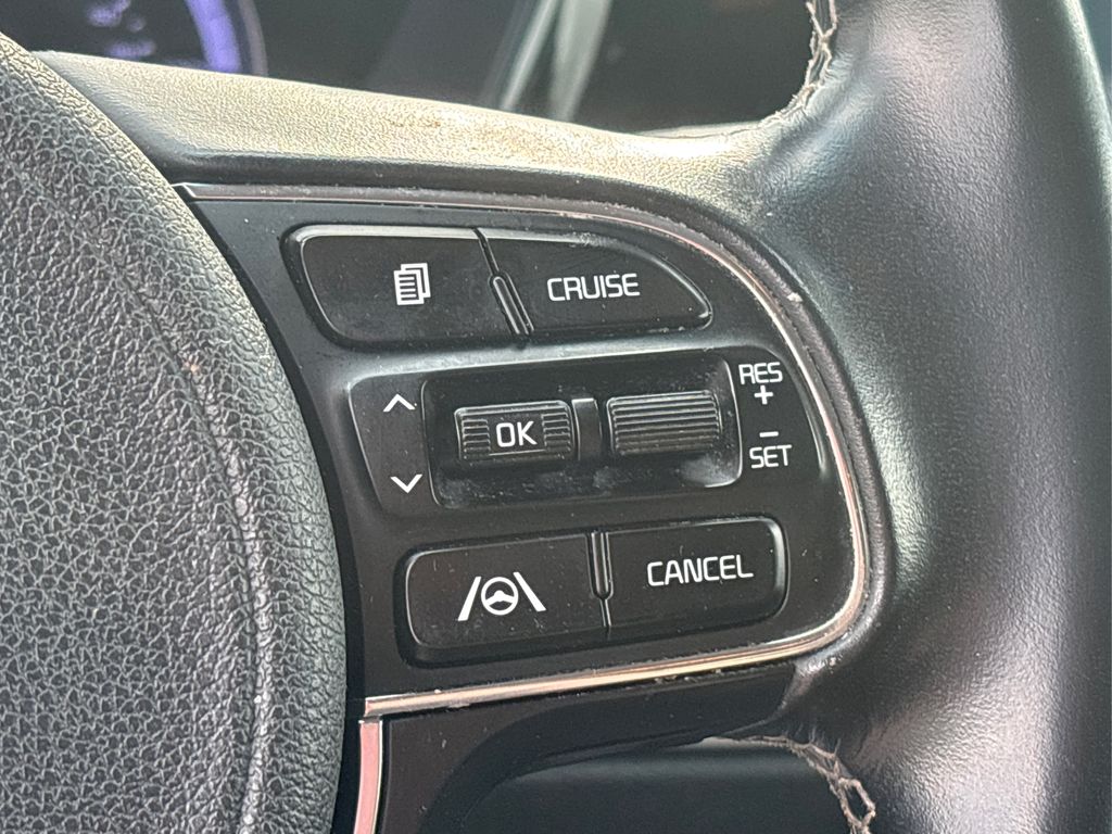 2022 Kia Niro LXS photo 24
