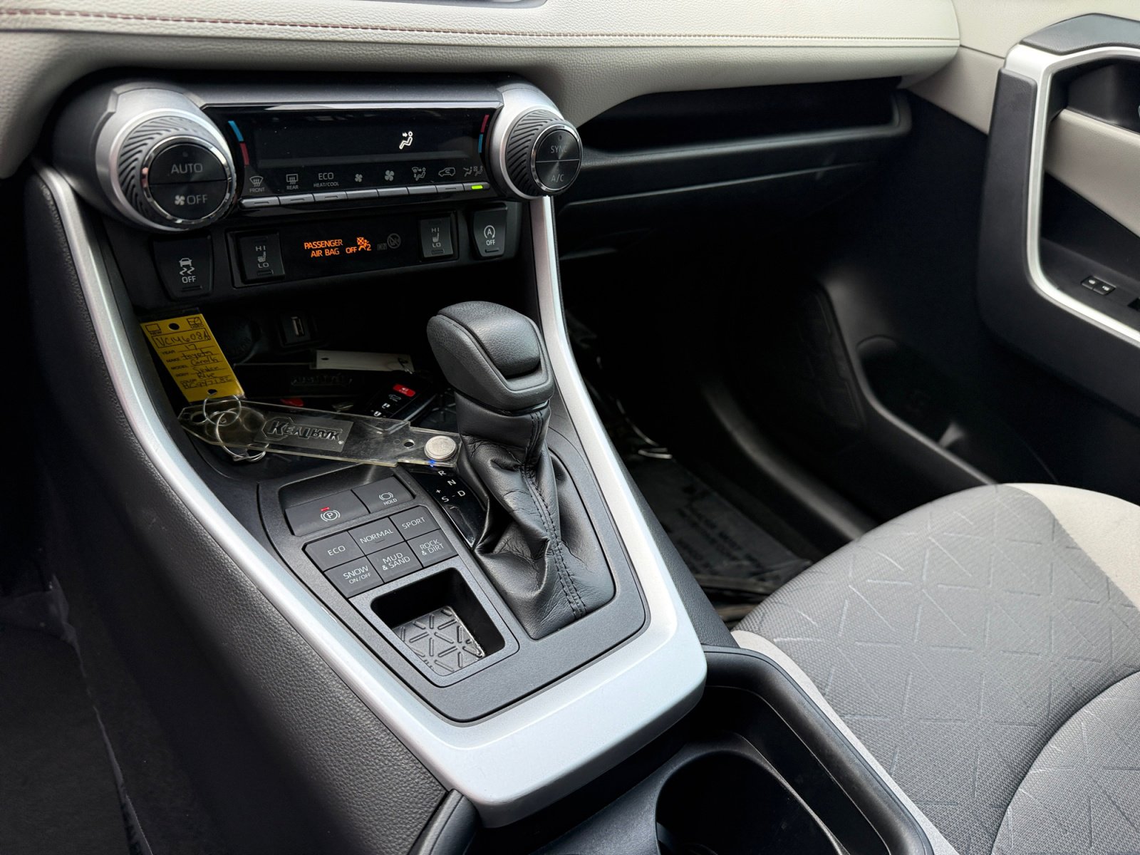 2021 Toyota RAV4 XLE photo 13