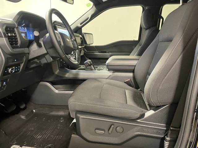 2025 Ford F-150 XLT photo 6