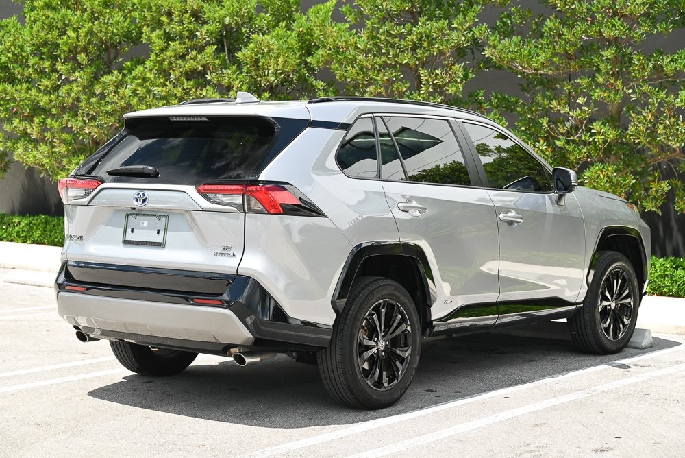 2023 Toyota RAV4 Hybrid SE photo 2