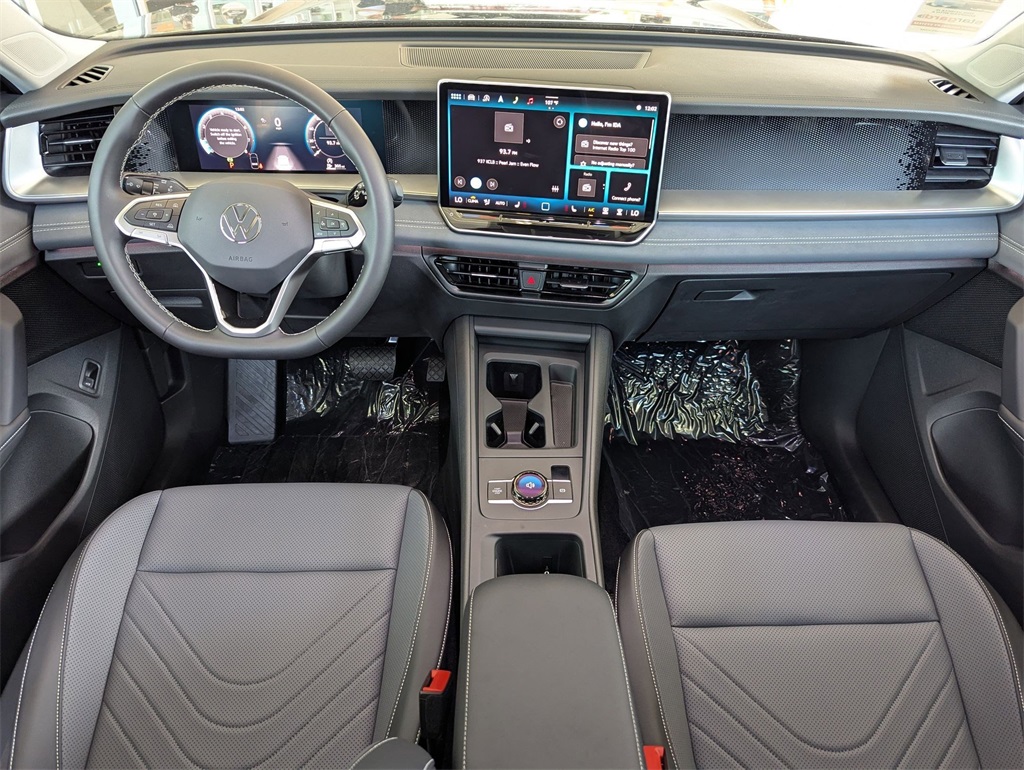2025 Volkswagen Tiguan SE photo 11