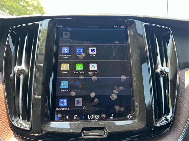 2023 Volvo XC60 B5 Plus photo 17