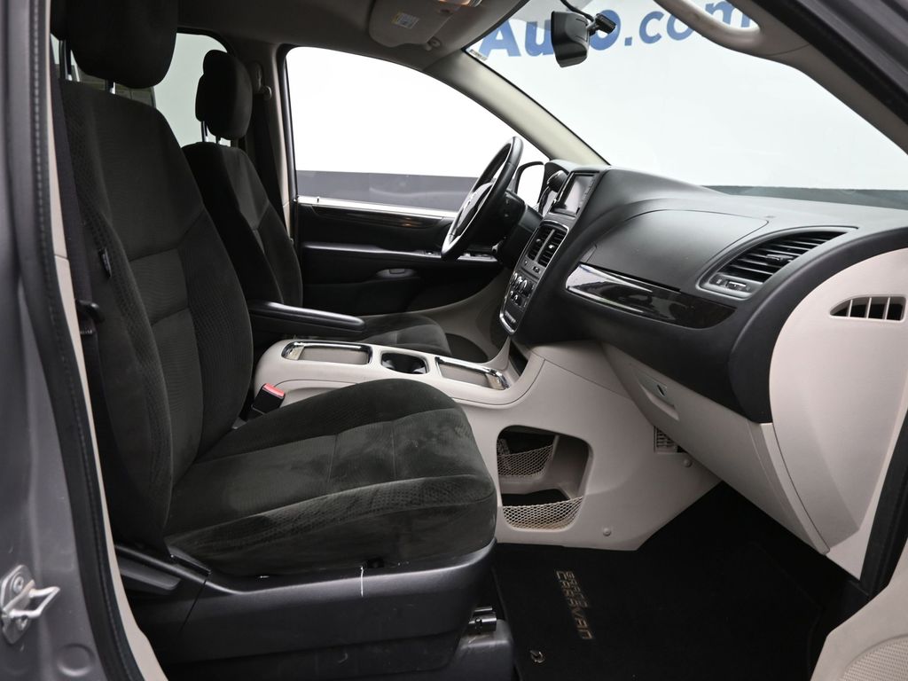 2016 Dodge Grand Caravan SXT photo 5