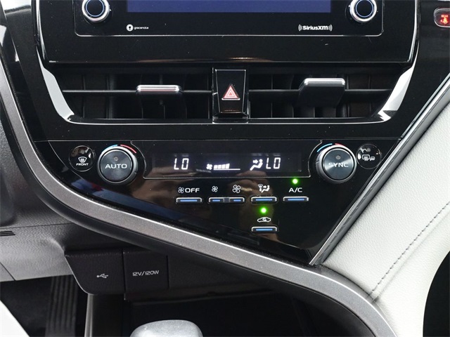 2023 Toyota Camry SE photo 3