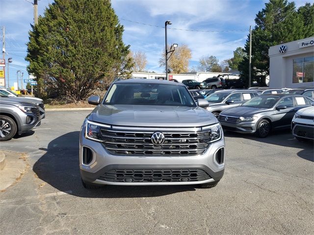 2024 Volkswagen Atlas SE photo 2