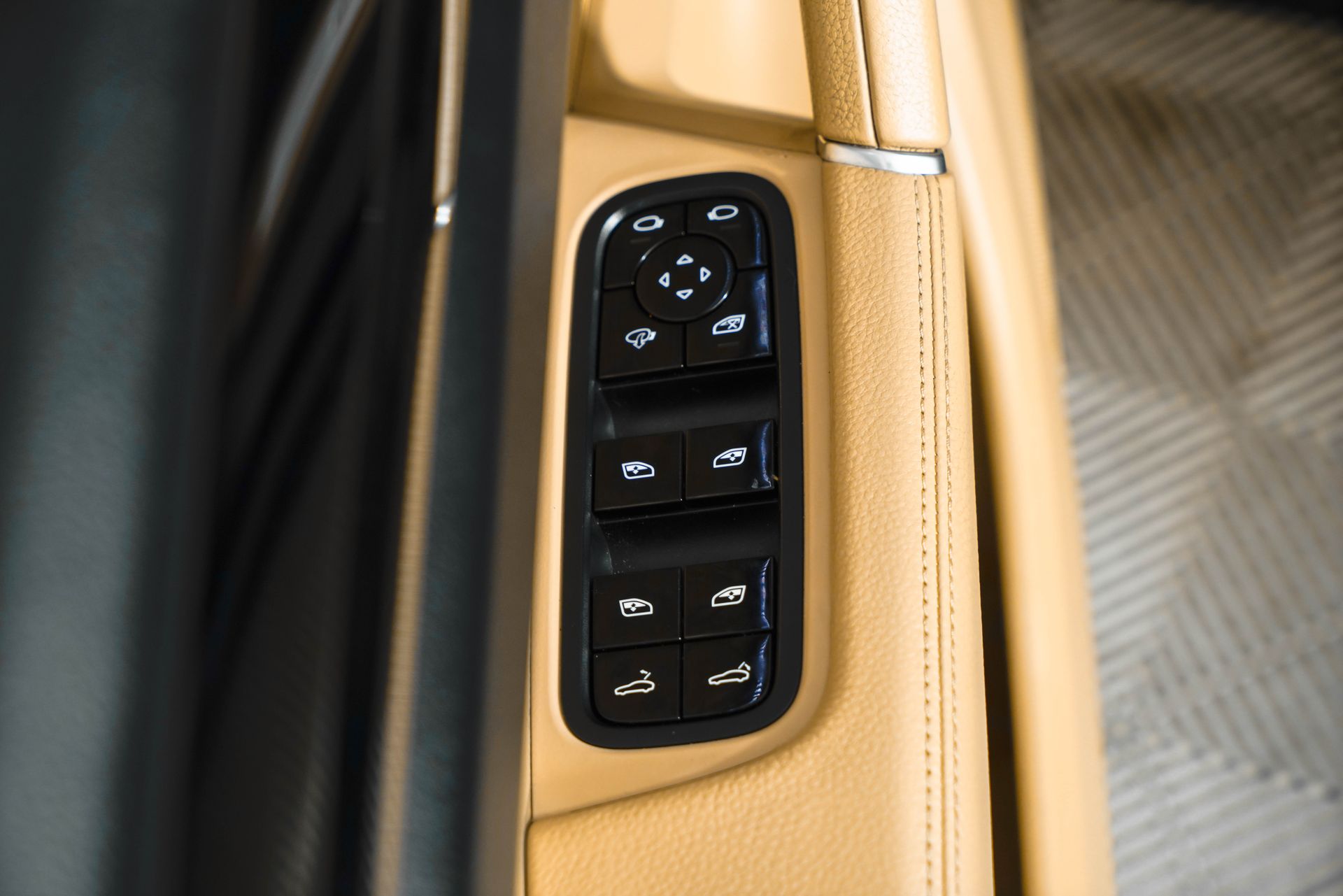 2020 Porsche Cayenne Base photo 16