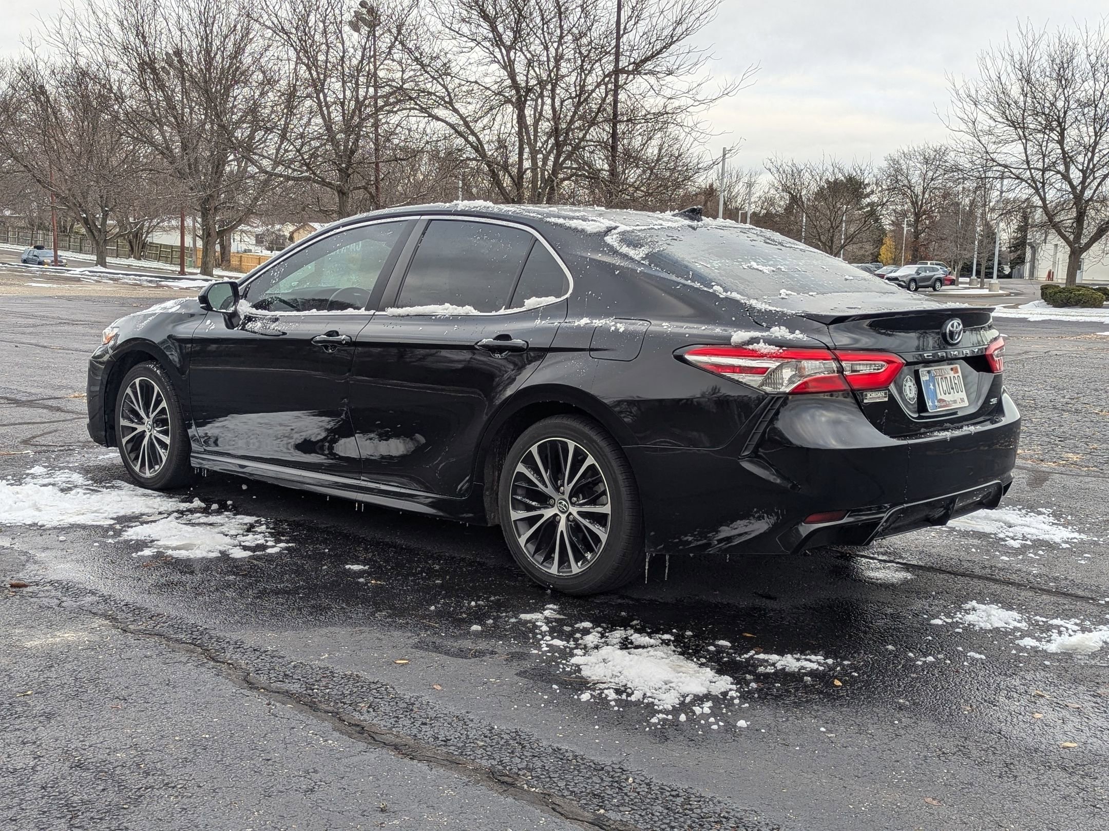2020 Toyota Camry SE photo 2