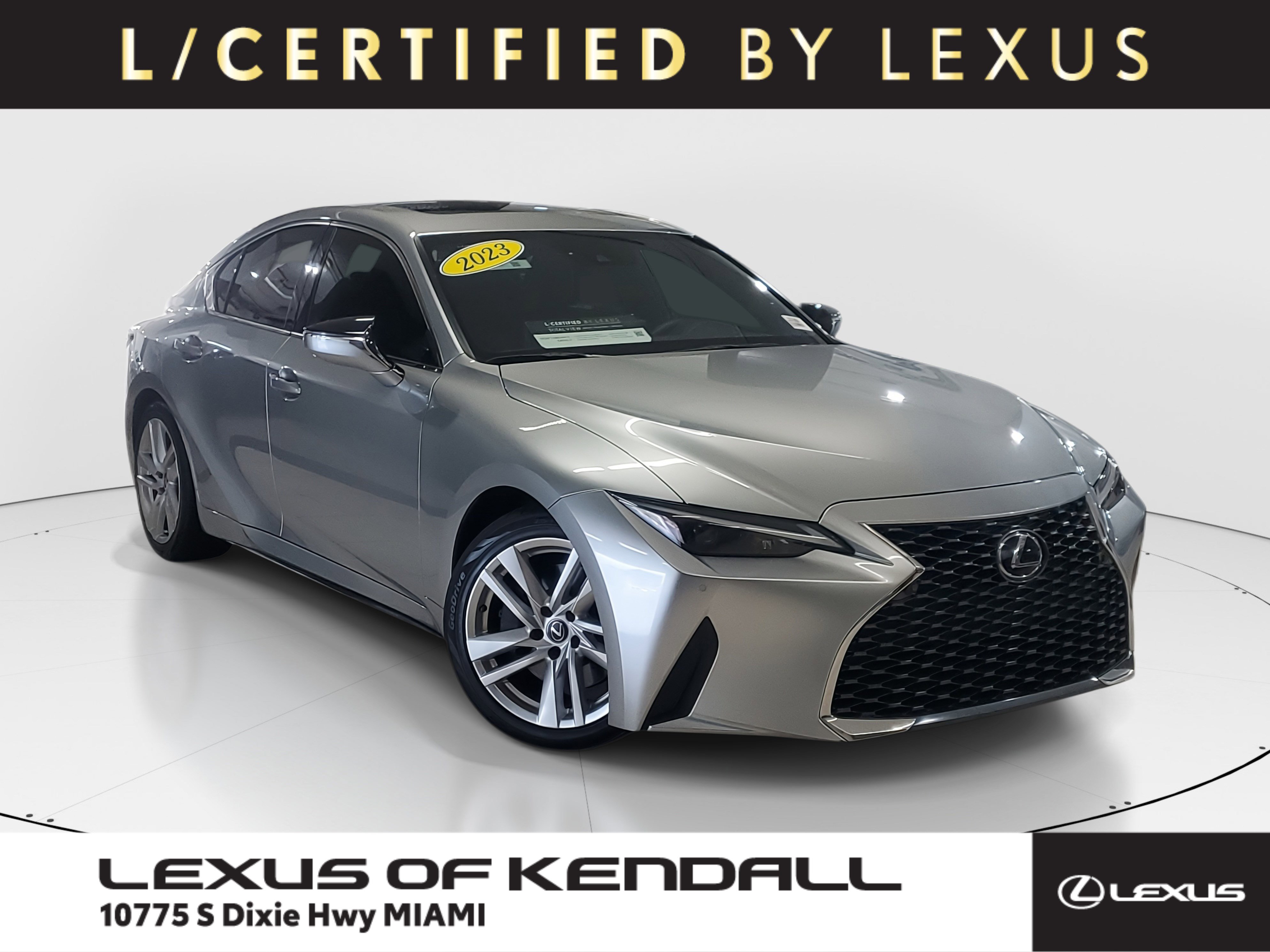 2023 Lexus IS SE's photo