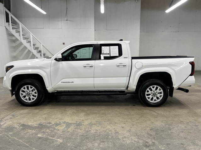 2024 Toyota Tacoma SR5 photo 2