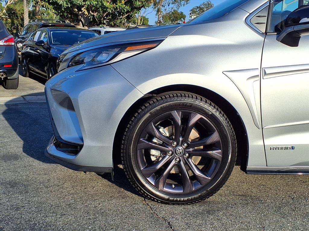 2021 Toyota Sienna XSE photo 14