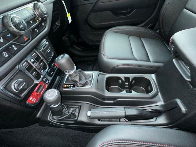 2025 Jeep Wrangler Rubicon photo 24