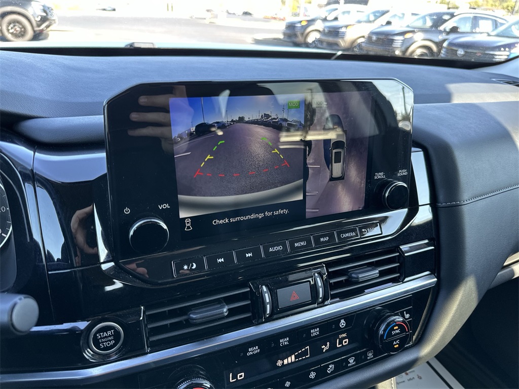 2023 Nissan Pathfinder SL photo 17