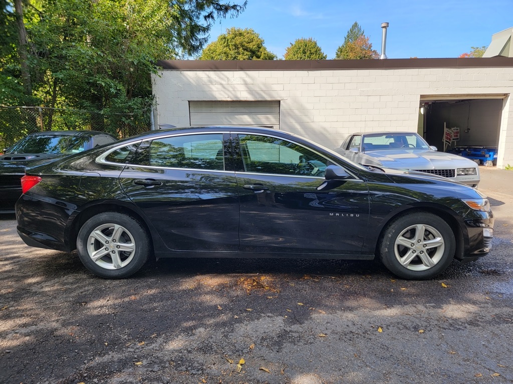 2023 Chevrolet Malibu LS photo 2