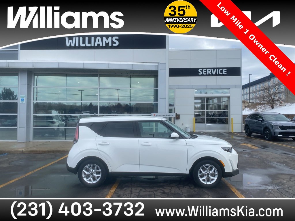 2024 Kia Soul LX's photo