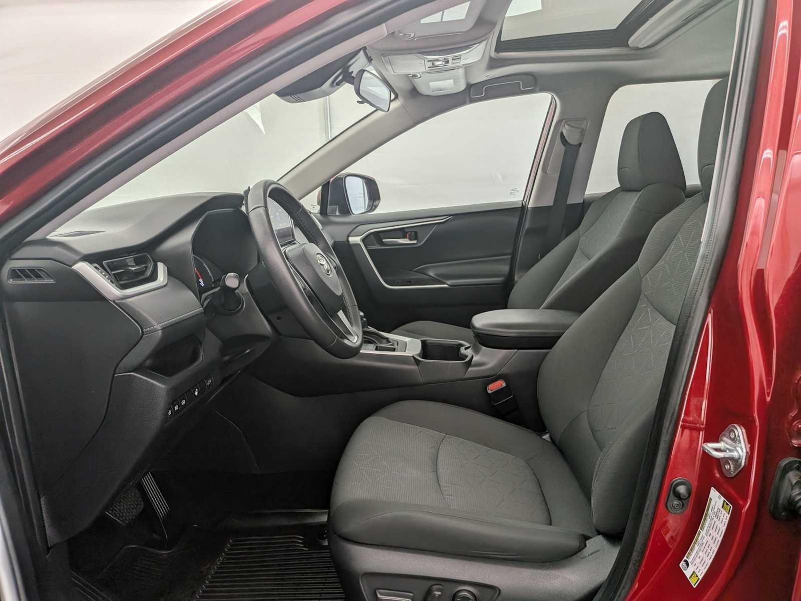 2024 Toyota RAV4 XLE photo 16