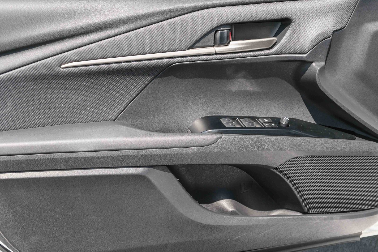 2025 Toyota Camry SE photo 21