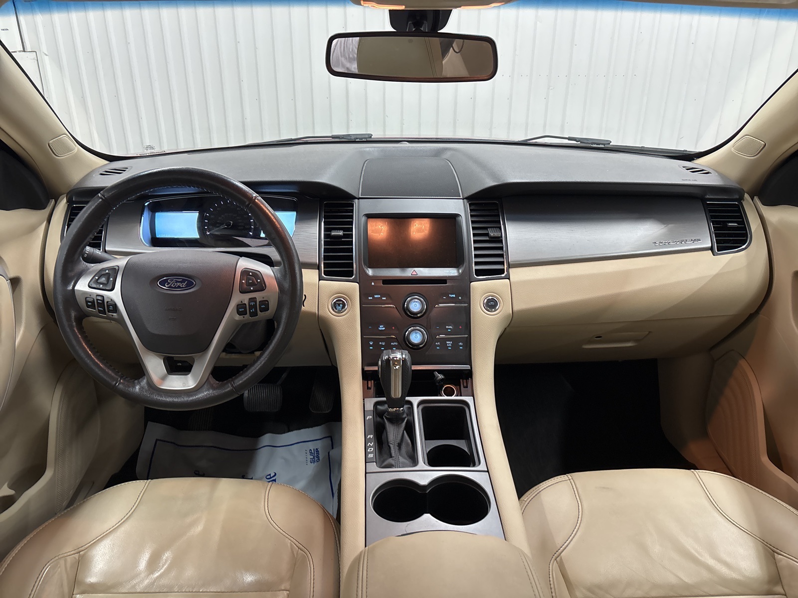 2018 Ford Taurus SEL photo 7