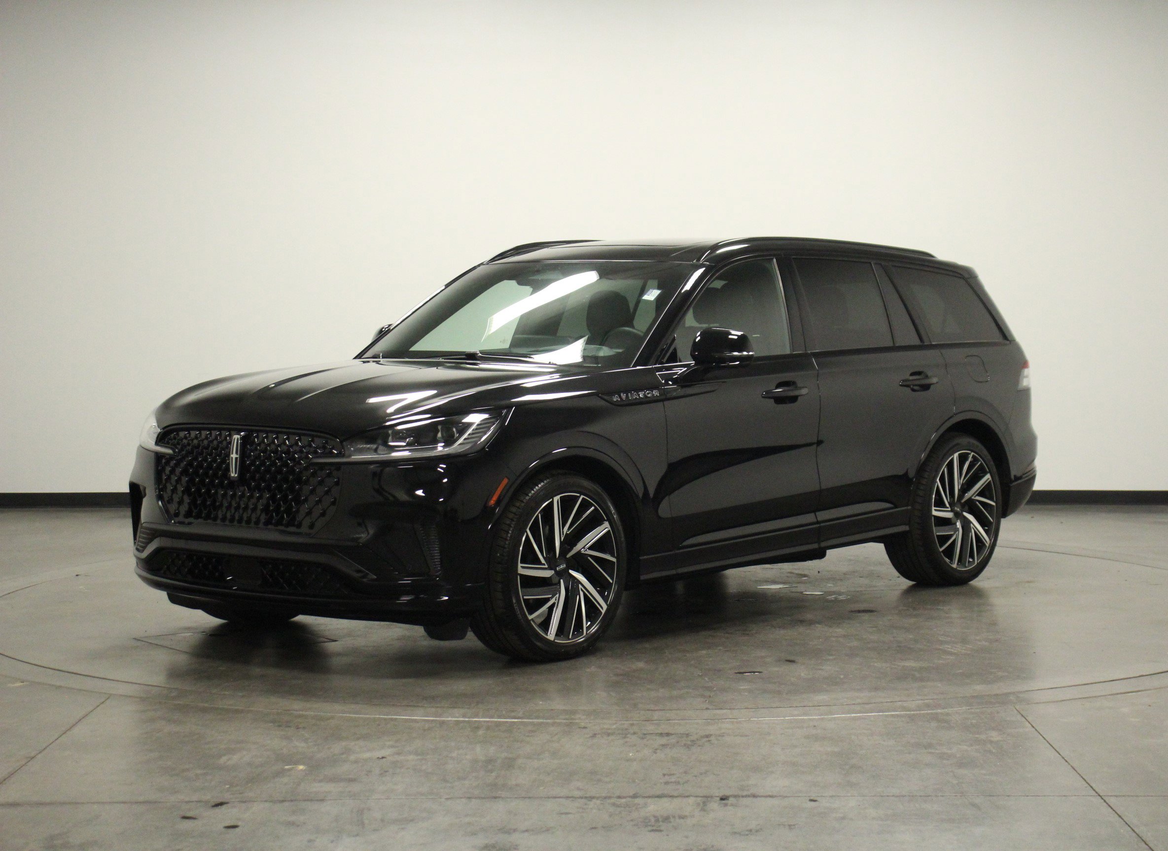 2025 Lincoln Aviator Black Label photo 3