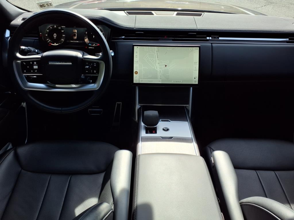 2024 Land Rover Range Rover SE photo 4