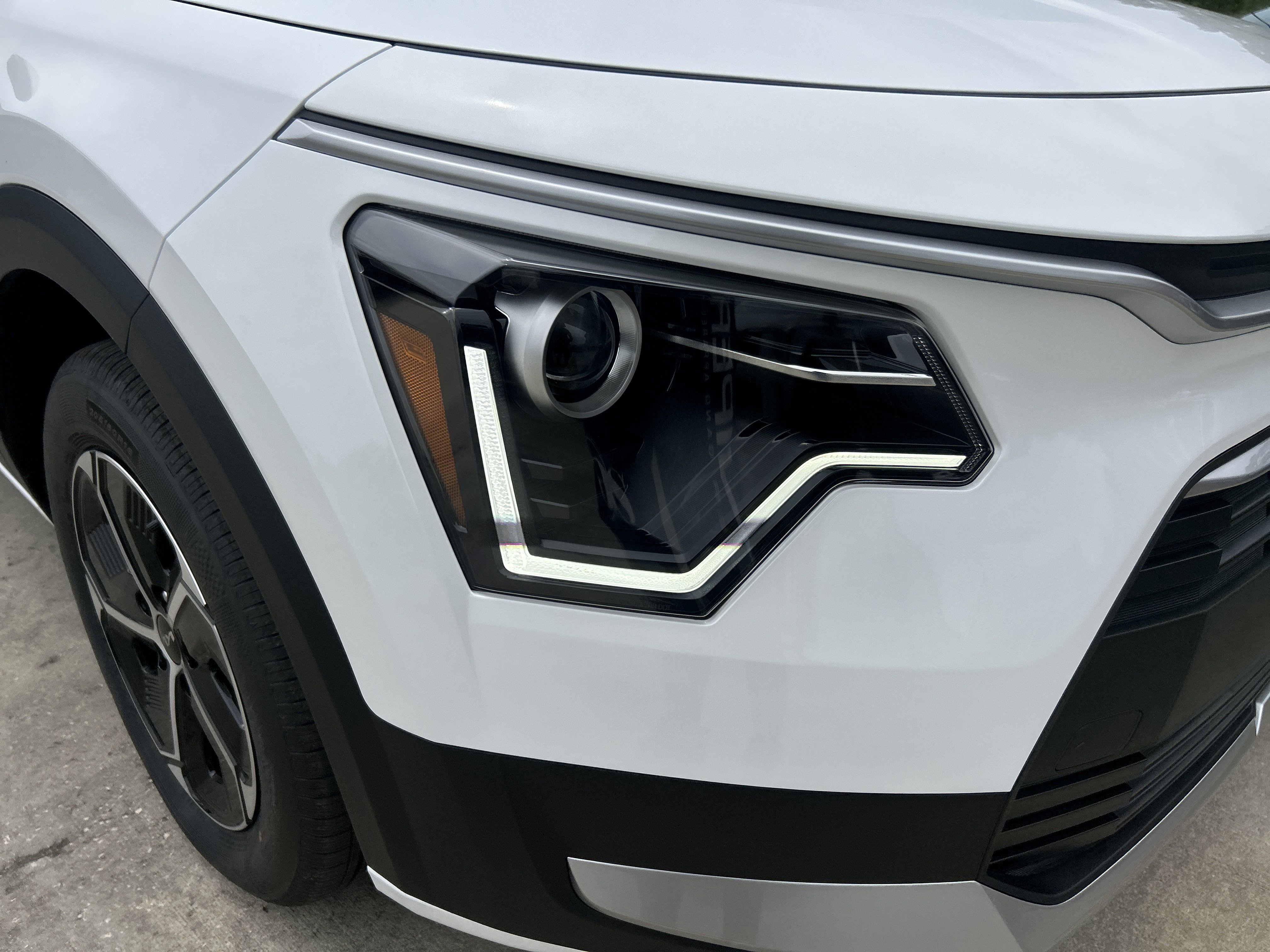 2025 Kia Niro LX photo 4