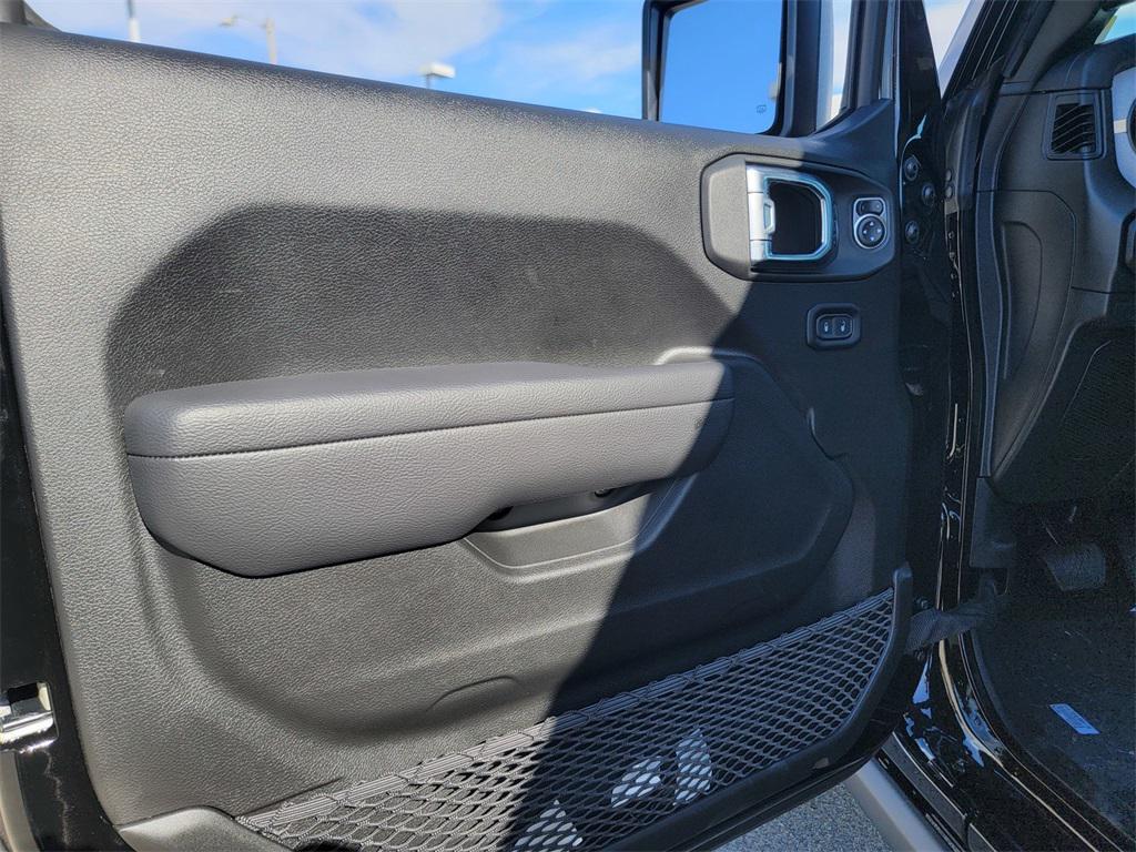 2025 Jeep Gladiator Sport photo 8