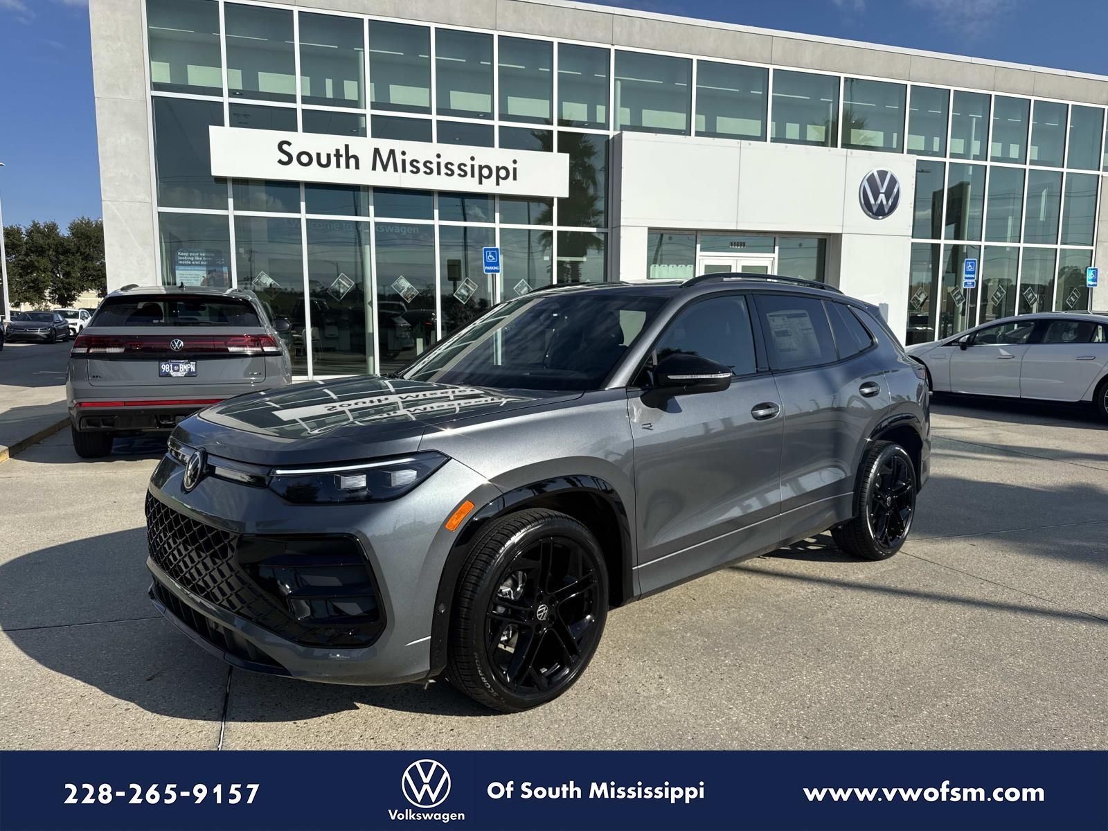 2026 Volkswagen Tiguan SE R-LINE BLACK's photo