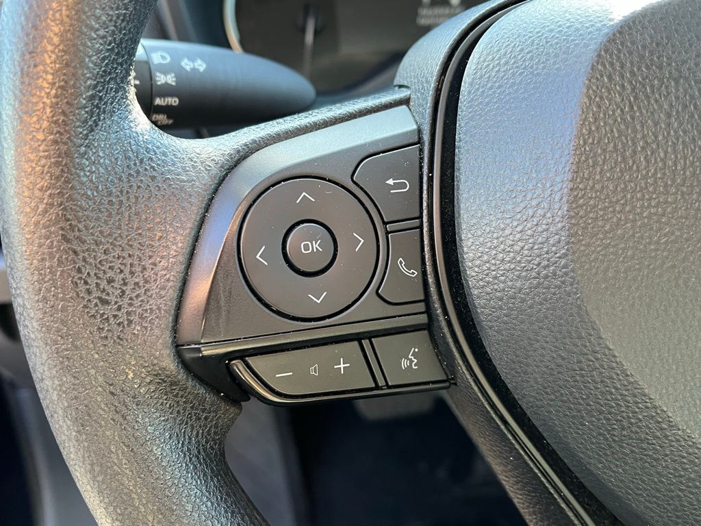 2023 Toyota RAV4 XLE photo 7