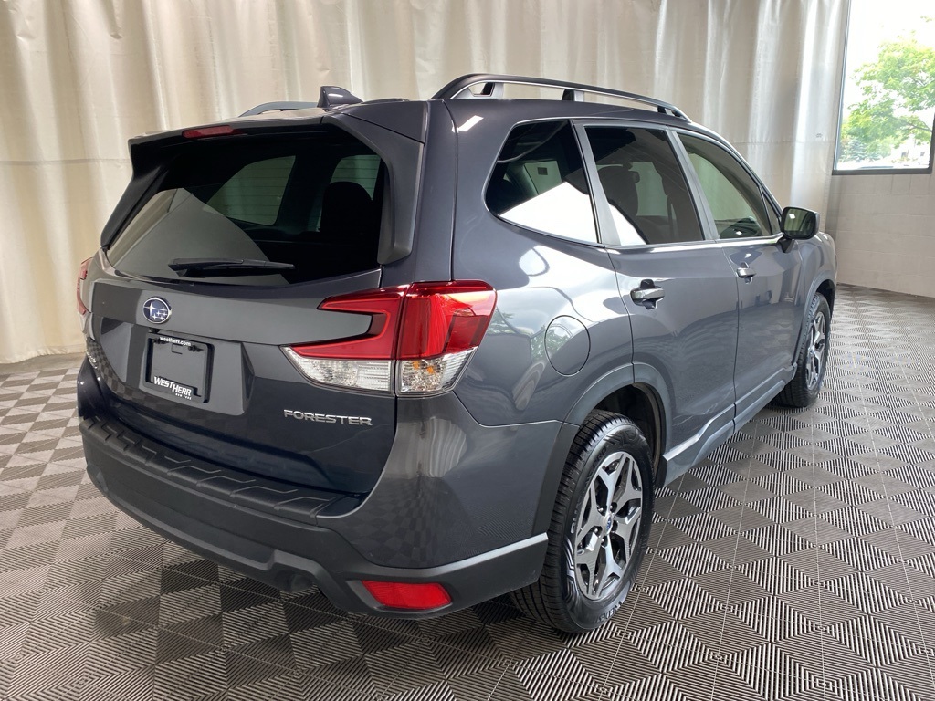 2022 Subaru Forester Premium photo 15