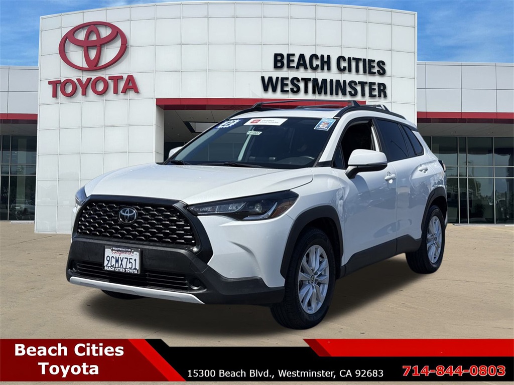 2022 Toyota Corolla Cross LE photo 6