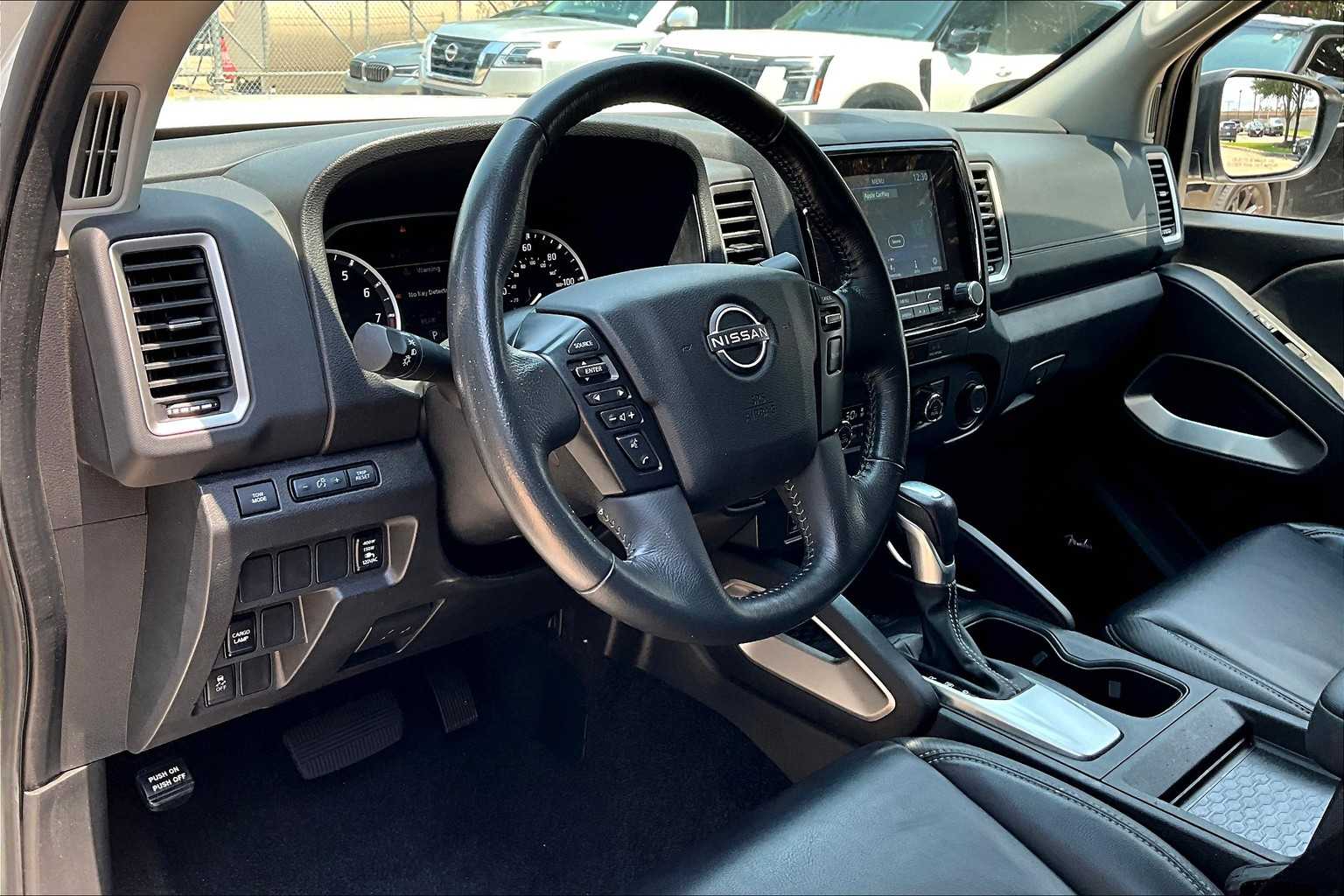 2024 Nissan Frontier SL photo 16
