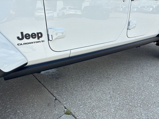 2025 Jeep Gladiator photo 6