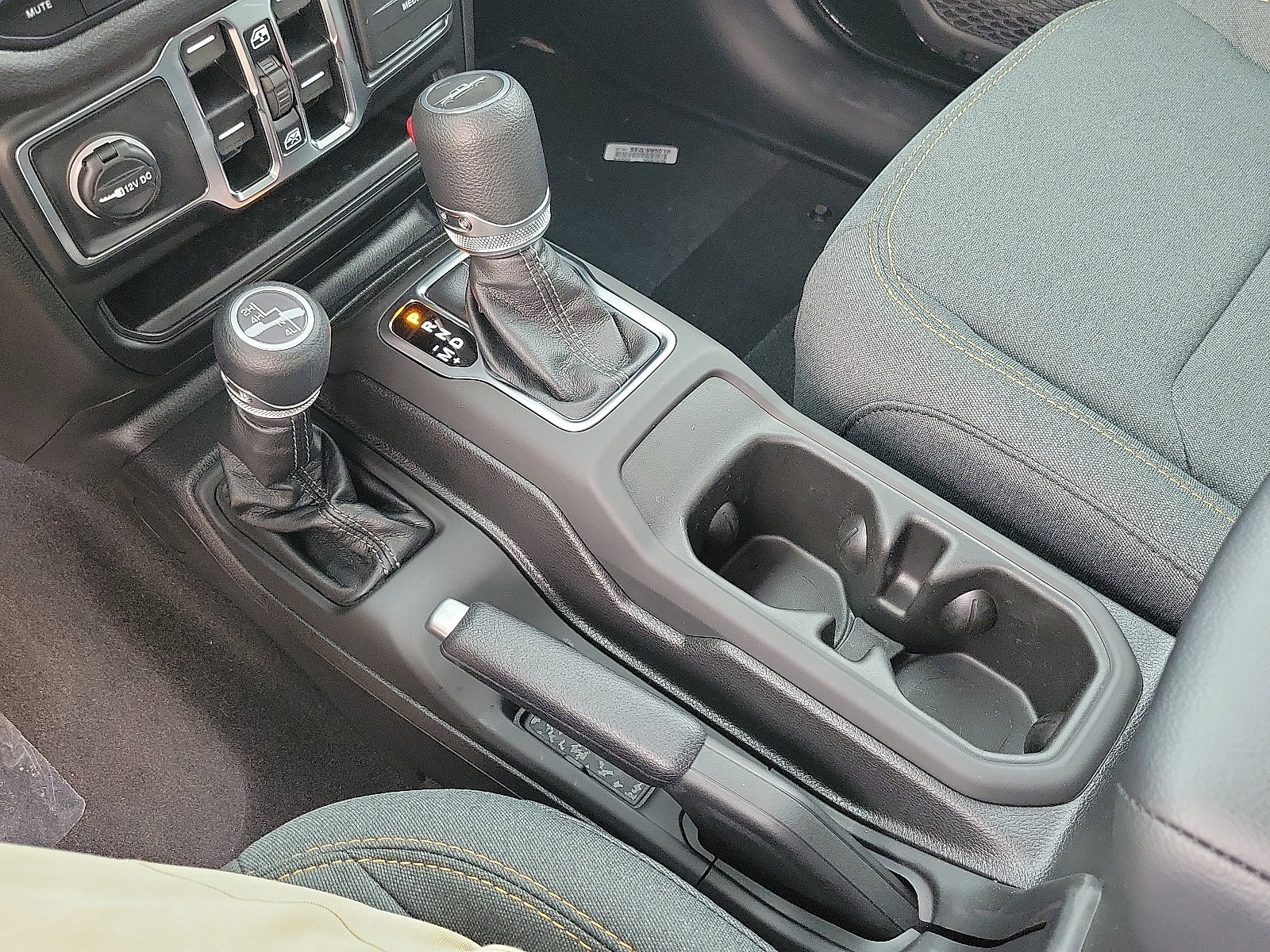 2025 Jeep Gladiator Sport photo 8