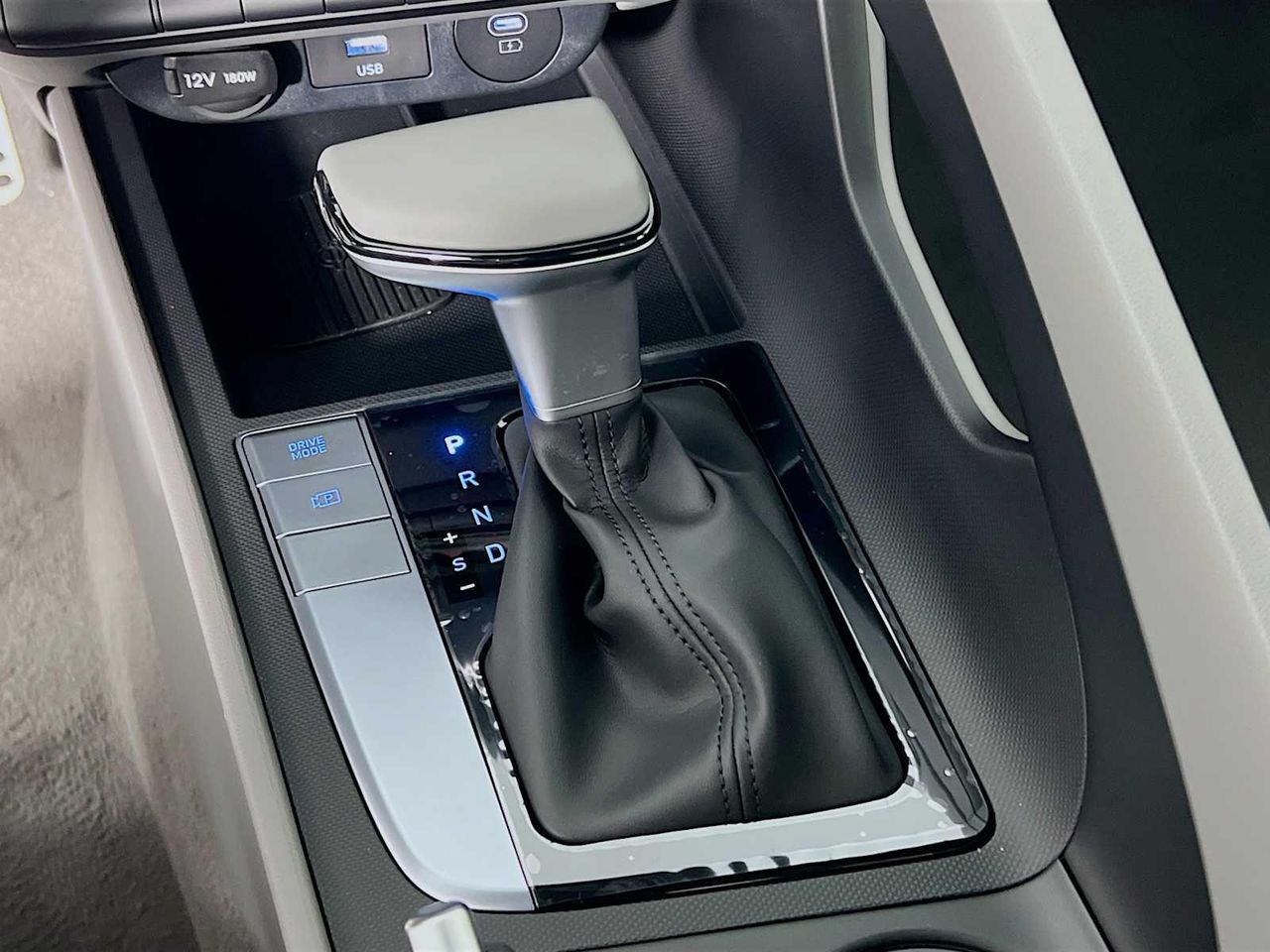 2025 Hyundai Elantra SEL Sport photo 11