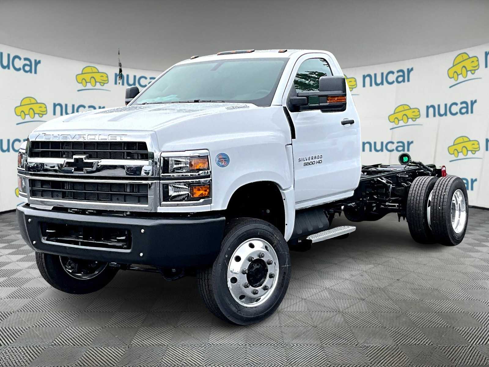 2024 Chevrolet Silverado 5500HD Work Truck photo 3