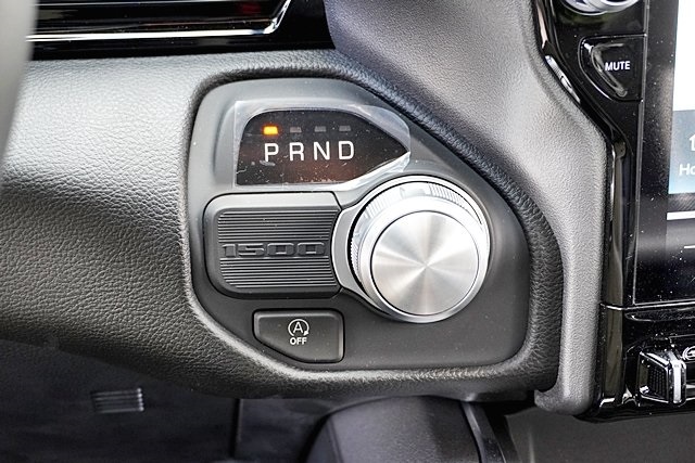 New 2026 Diamond Black Crystal Pearl-Coat Exterior Paint RAM Laramie image 39