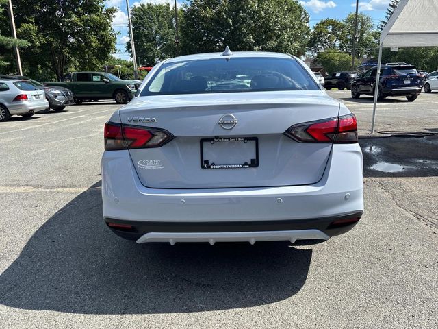 2025 Nissan Versa SV photo 4