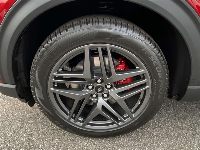 2025 Ford Explorer ST photo 8