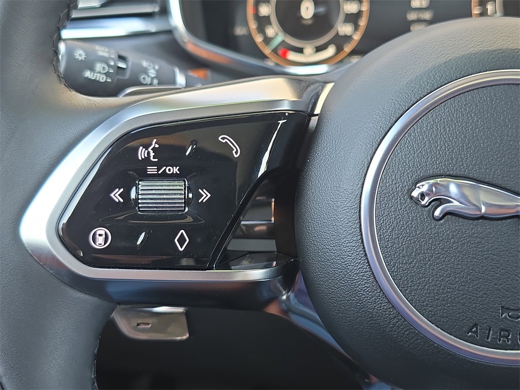 2025 Jaguar F-PACE P400 R-Dynamic S photo 16