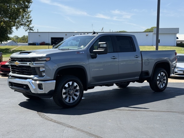 2025 Chevrolet Silverado 2500HD LT photo 3