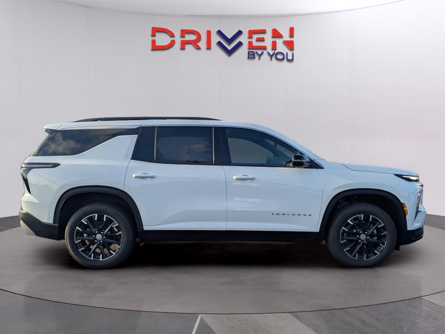 2026 Chevrolet Traverse photo 2