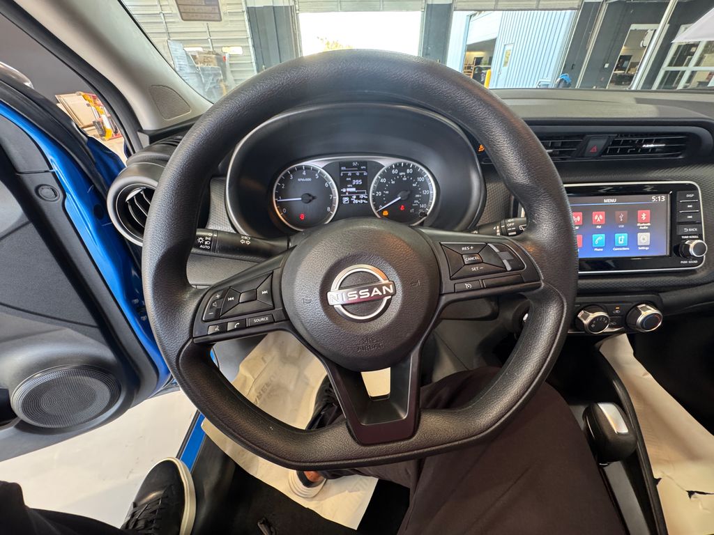 2023 Nissan Kicks S photo 9