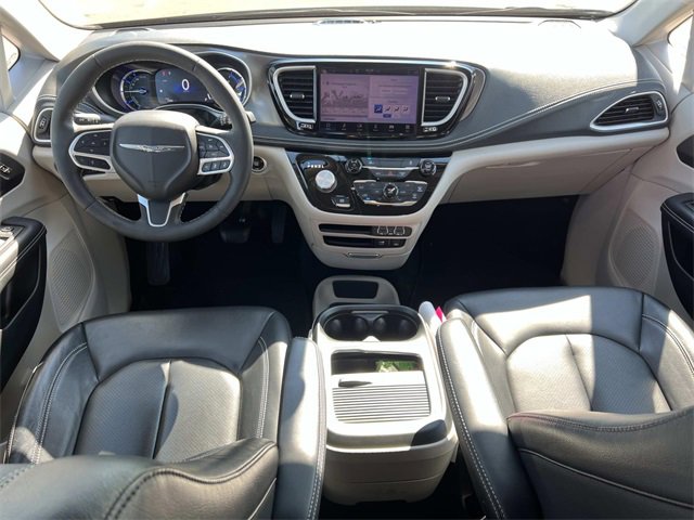 2022 Chrysler Pacifica Hybrid Touring L photo 3