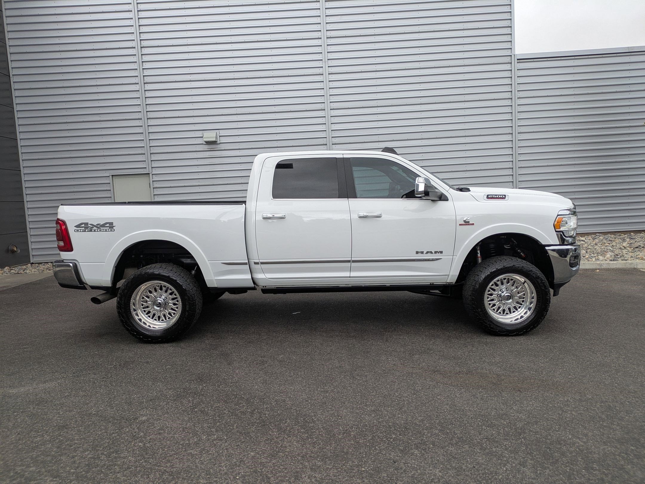 2022 Ram 2500 Limited photo 2