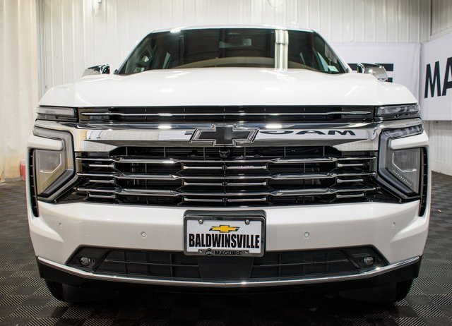 2025 Chevrolet Suburban Premier photo 3