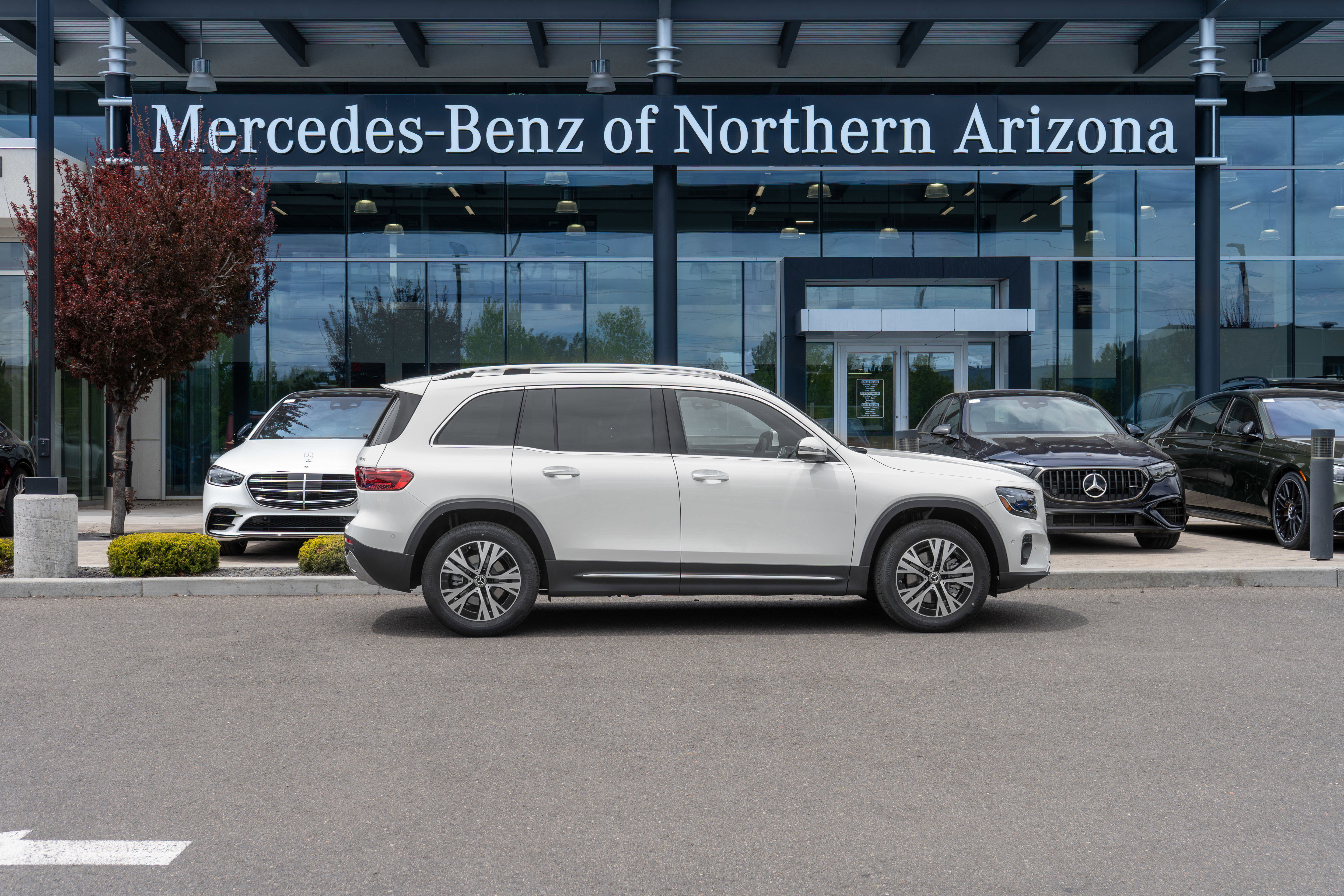 2025 Mercedes-Benz GLB Base's photo