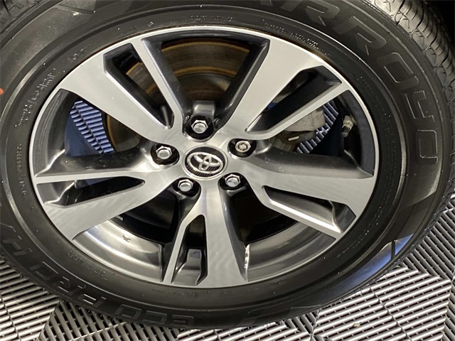 2018 Toyota RAV4 XLE photo 24